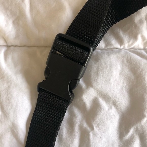 Sunday Riley Fanny Pack with free pop socket - Picture 3 of 4